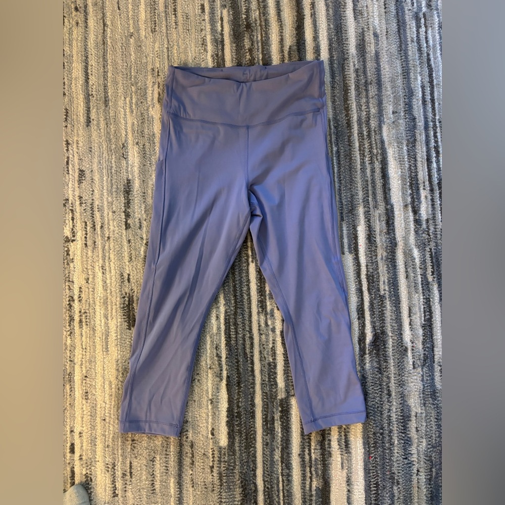 Athleta Ultimate Stash Pocket Light Purple Capri Leggings - Medium